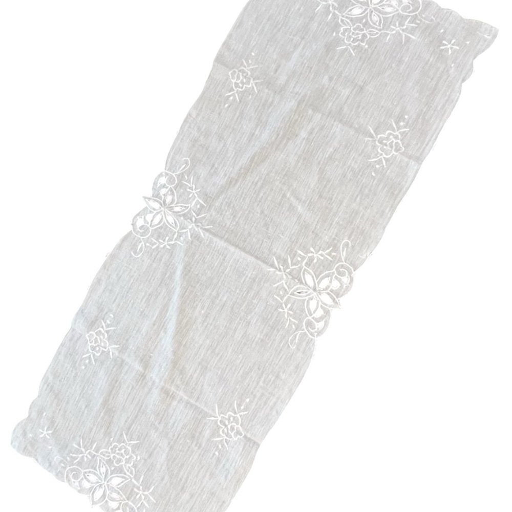 Vintage White Table Runner Embroidered Edges Floral 33" x 13" Formal Holiday‎
